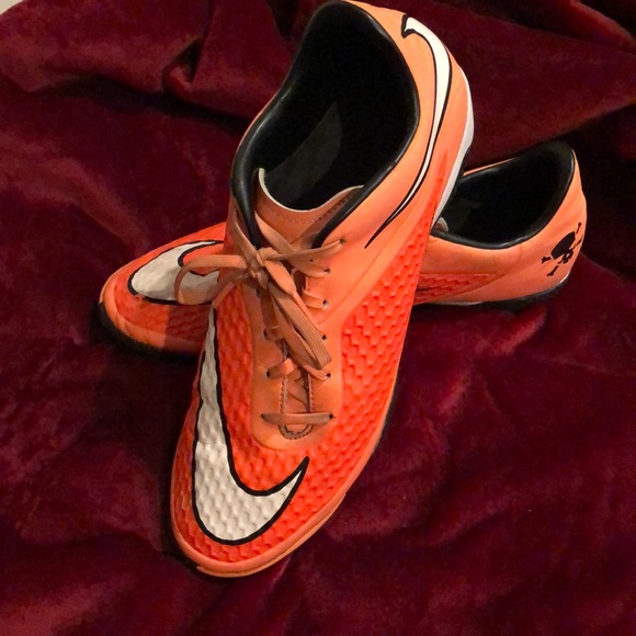 Soccer cleats - Picture 1 of 1